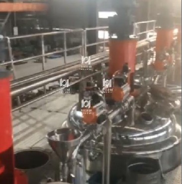 新材料设备施工现场